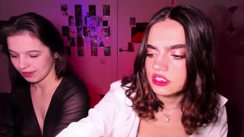 Snapshot of nightfloatt chatting on November 2, 2025, 2:19 pm Daisy online show from November 2, 2025, 2:19 pm