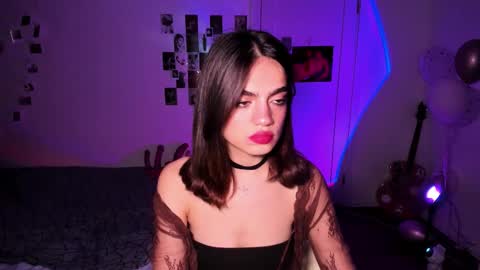 Snapshot of nightfloatt chatting on November 11, 2025, 4:18 pm Daisy online show from November 11, 2025, 4:18 pm