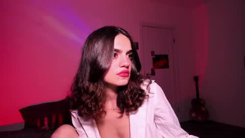 Snapshot of nightfloatt chatting on November 25, 2025, 2:28 pm Daisy online show from November 25, 2025, 2:28 pm