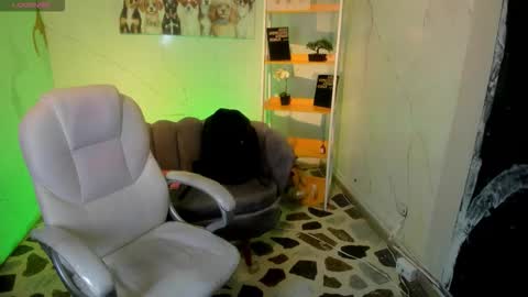 Anni online show from October 17, 2025, 9:28 pm