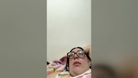 Snapshot of niickyjones chatting on June 18, 2026, 2:23 am Anni online show from June 18, 2026, 2:23 am