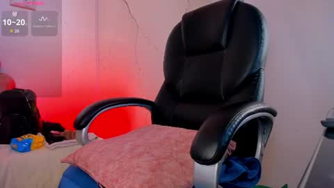 Snapshot of niickyjones chatting on June 21, 2026, 11:13 am Anni online show from June 21, 2026, 11:13 am