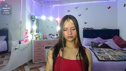 Snapshot of niicolee_0808 chatting on October 22, 2025, 9:25 pm Nicolee online show from October 22, 2025, 9:25 pm