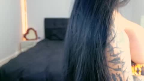 Niinarosee online show from February 11, 2026, 11:32 pm