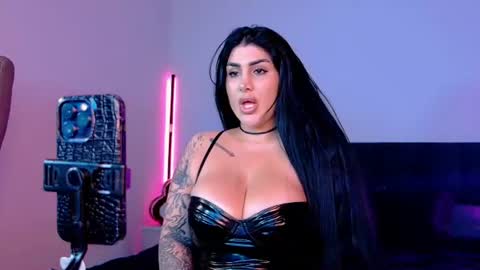 Niinarosee online show from August 3, 2026, 7:06 pm