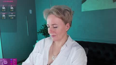 Snapshot of nika_smit chatting on December 6, 2024, 11:33 am Nika online show from December 6, 2024, 11:33 am