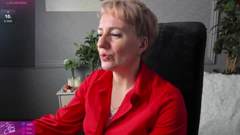 Snapshot of nika_smit chatting on December 13, 2024, 1:33 pm Nika online show from December 13, 2024, 1:33 pm