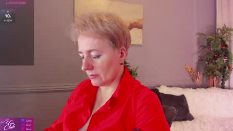 Snapshot of nika_smit chatting on January 4, 2025, 5:27 am Nika online show from January 4, 2025, 5:27 am