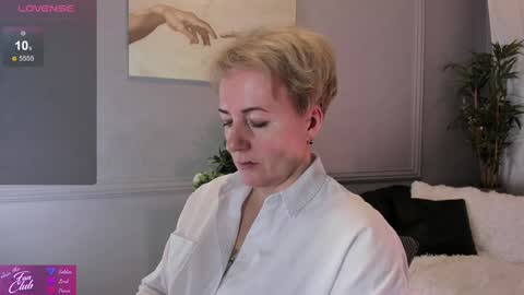 Snapshot of nika_smit chatting on January 18, 2025, 9:02 am Nika online show from January 18, 2025, 9:02 am