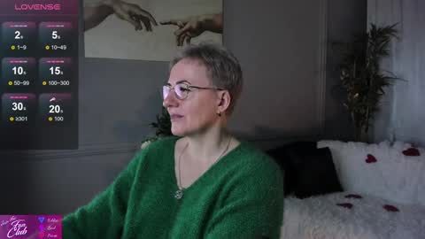 Snapshot of nika_smit chatting on February 14, 2025, 5:41 am Nika online show from February 14, 2025, 5:41 am