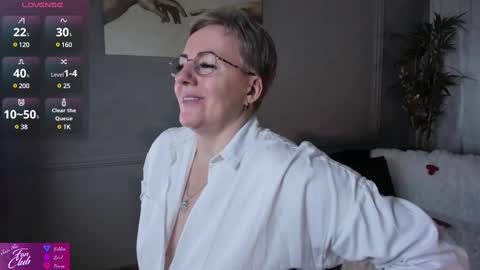 Snapshot of nika_smit chatting on February 14, 2025, 8:42 am Nika online show from February 14, 2025, 8:42 am