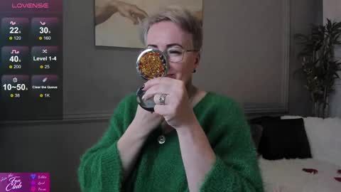 Snapshot of nika_smit chatting on February 15, 2025, 8:44 am Nika online show from February 15, 2025, 8:44 am