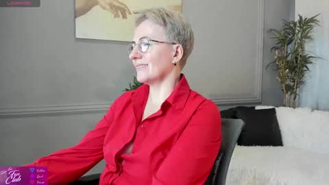 Snapshot of nika_smit chatting on February 15, 2025, 11:50 am Nika online show from February 15, 2025, 11:50 am