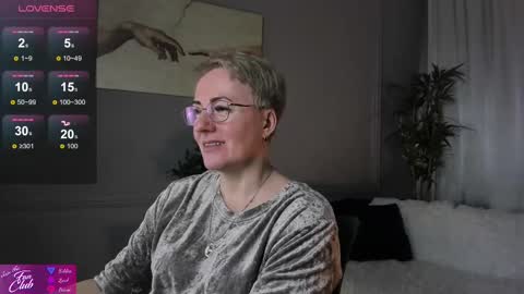 Snapshot of nika_smit chatting on February 16, 2025, 8:43 am Nika online show from February 16, 2025, 8:43 am