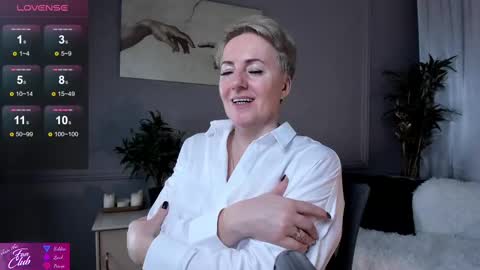 Snapshot of nika_smit chatting on February 22, 2025, 2:30 pm Nika online show from February 22, 2025, 2:30 pm