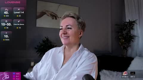 Snapshot of nika_smit chatting on February 23, 2025, 8:49 am Nika online show from February 23, 2025, 8:49 am