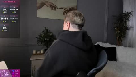 Snapshot of nika_smit chatting on March 3, 2025, 5:09 am Nika online show from March 3, 2025, 5:09 am