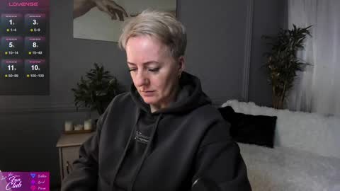 Snapshot of nika_smit chatting on March 3, 2025, 8:16 am Nika online show from March 3, 2025, 8:16 am