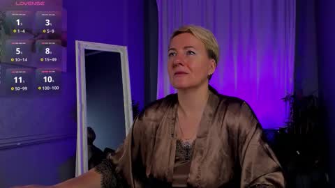 Snapshot of nika_smit chatting on October 24, 2025, 5:04 am Nika online show from October 24, 2025, 5:04 am