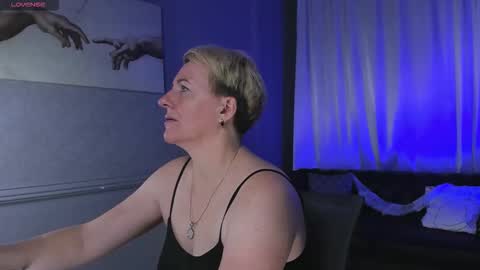 Snapshot of nika_smit chatting on November 1, 2025, 5:31 am Nika online show from November 1, 2025, 5:31 am