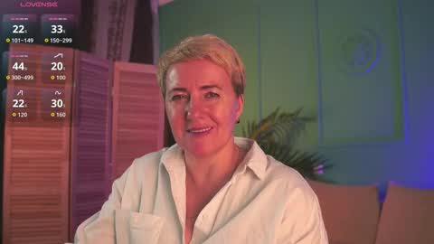 Snapshot of nika_smit chatting on November 7, 2025, 10:04 am Nika online show from November 7, 2025, 10:04 am