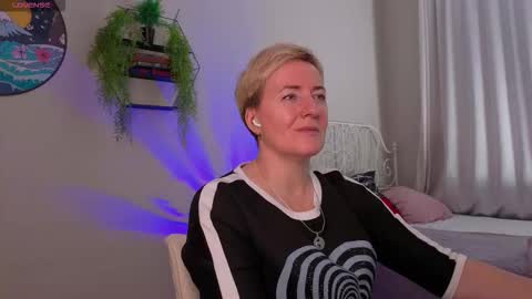 Snapshot of nika_smit chatting on November 8, 2025, 5:29 am Nika online show from November 8, 2025, 5:29 am