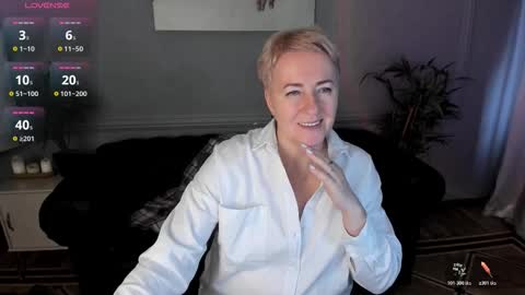 Snapshot of nika_smit chatting on November 14, 2025, 10:03 am Nika online show from November 14, 2025, 10:03 am