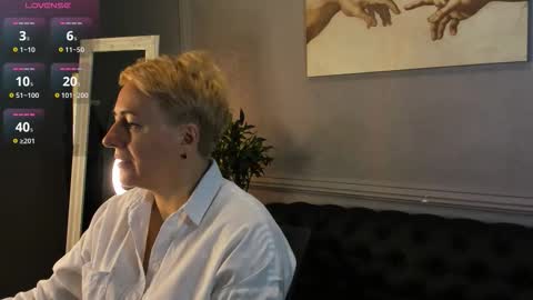 Snapshot of nika_smit chatting on November 23, 2025, 5:51 am Nika online show from November 23, 2025, 5:51 am