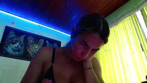 Snapshot of niki_1998 chatting on January 7, 2025, 4:37 pm Natalia online show from January 7, 2025, 4:37 pm