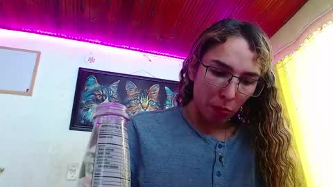 Snapshot of niki_1998 chatting on February 5, 2025, 7:53 pm Natalia online show from February 5, 2025, 7:53 pm