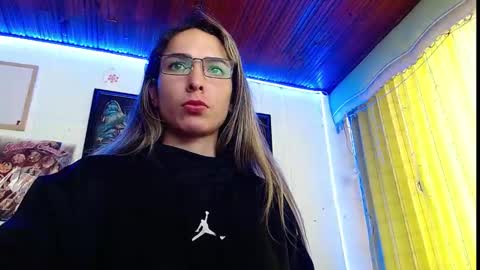 Snapshot of niki_1998 chatting on February 17, 2025, 6:04 pm Natalia online show from February 17, 2025, 6:04 pm