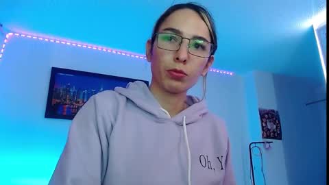 Snapshot of niki_1998 chatting on September 19, 2025, 8:53 pm Natalia online show from September 19, 2025, 8:53 pm