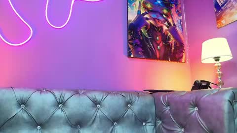 NIKI online show from April 25, 2026, 1:52 pm