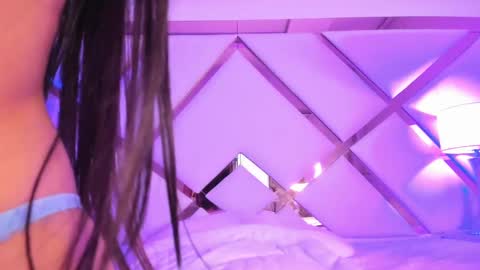 nikii_white online show from February 14, 2025, 7:49 am