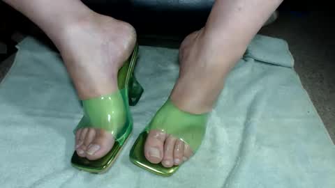 Snapshot of nikisissyfeet chatting on June 6, 2026, 3:33 am nikisissyfeet online show from June 6, 2026, 3:33 am