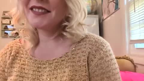 nikki32313 online show from May 10, 2026, 10:15 pm
