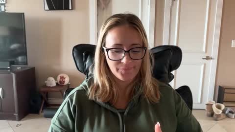 Snapshot of nikki_cums chatting on December 2, 2025, 6:36 pm NikkiCums online show from December 2, 2025, 6:36 pm