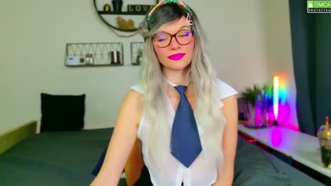 Snapshot of nikki_goldberg chatting on December 6, 2024, 8:40 pm Kitty Chatte online show from December 6, 2024, 8:40 pm