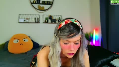 Snapshot of nikki_goldberg chatting on December 15, 2024, 8:36 pm Kitty Chatte online show from December 15, 2024, 8:36 pm