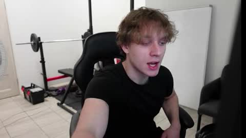 Snapshot of nikki_hard chatting on December 14, 2025, 2:33 pm nikki online show from December 14, 2025, 2:33 pm