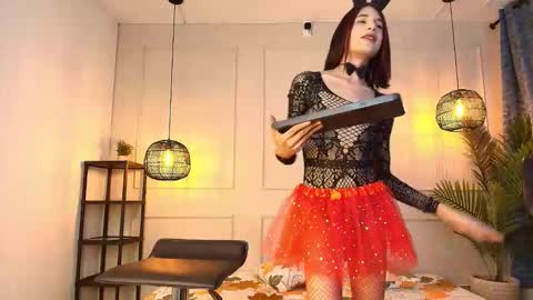 Snapshot of nikki_vesper chatting on October 31, 2025, 12:28 pm nikki_vesper online show from October 31, 2025, 12:28 pm