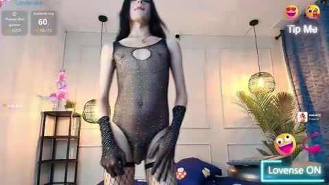 nikki_vesper online show from May 23, 2026, 3:56 am