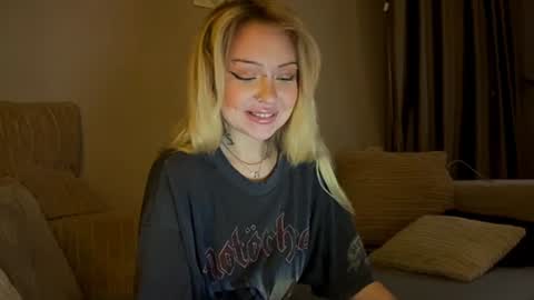 Snapshot of nikki_whatever chatting on December 27, 2024, 8:50 pm nicolette online show from December 27, 2024, 8:50 pm