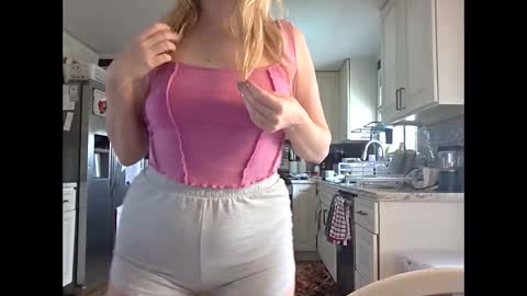 Snapshot of nikkib653466 chatting on April 3, 2026, 4:27 pm nikkib653466 online show from April 3, 2026, 4:27 pm