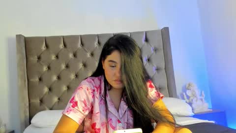 Snapshot of nikkibotero chatting on November 17, 2025, 6:46 pm nikkibotero online show from November 17, 2025, 6:46 pm