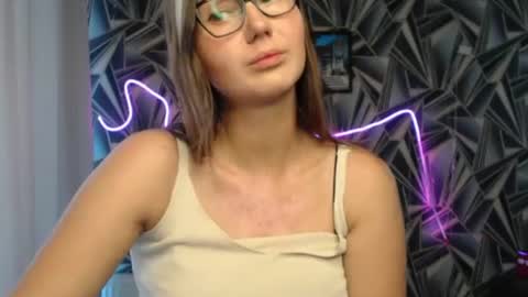 nikkikiss___ online show from June 10, 2026, 1:50 am