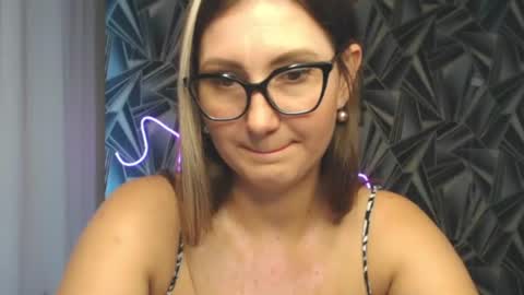 nikkikiss___ online show from June 25, 2026, 3:50 am