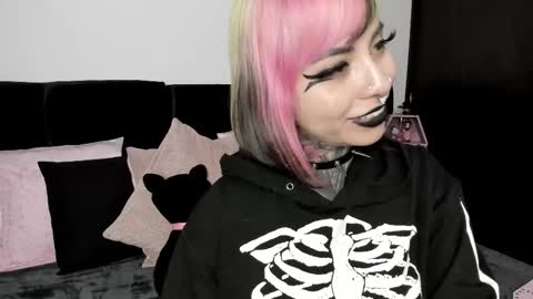 Nikki Ramone   online show from February 12, 2025, 12:55 pm