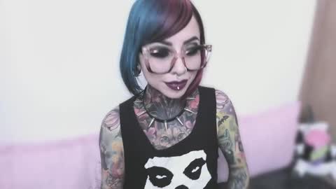 Nikki Ramone   online show from September 25, 2025, 10:57 pm