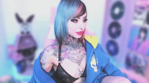 Nikki Ramone   online show from December 2, 2025, 9:43 pm